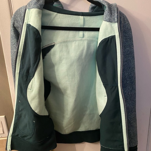 Lululemon Hoody (Women’s) - Picture 3 of 3